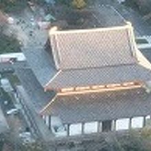 本堂を中心に広大な境内があります