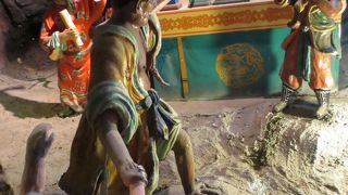 キッチュなスタチューたち