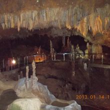 地底に広がる池