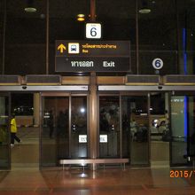 ６番出口の様子です。Ａ−１空港バスが出発する出口です。