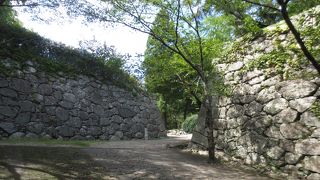 立派な石垣が残る展望スポット