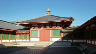 百済観音をご安置する百済観音堂を中心に、法隆寺の宝物を展示。