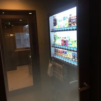自動販売機と喫煙ルーム