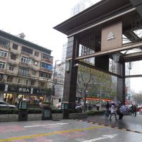 中山公園駅5番出口を出て右手方向にすぐ見えます