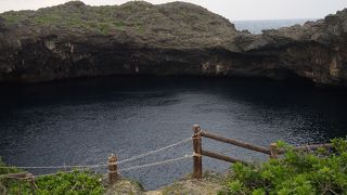 石灰質の地形のため