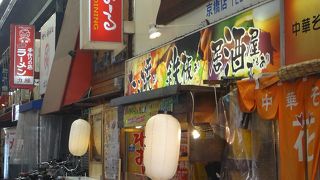 売り込みの元気なたこ焼き屋