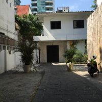 右に曲がります。