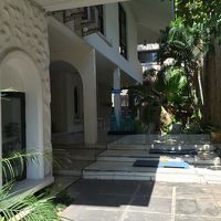 左に入り口があります。