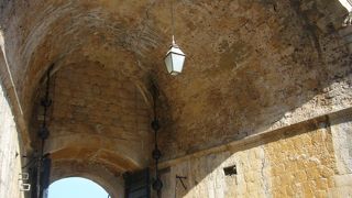 旧市街への入口門