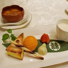 デザート(焼きチーズプリン、杏仁茶、パパイヤのシロップ煮)