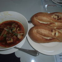 無料の朝食。約10種類から１つを選ぶ。（パンは一人１個です）