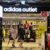 アディダス アウトレット