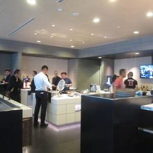 羽田空港国際線 ANAラウンジ (110番ゲート付近)