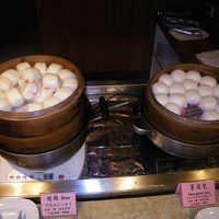 朝食会場の一コマです