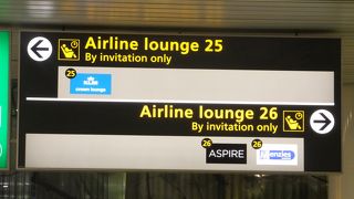 広くてスタイリッシュなラウンジ。落ち着けます。