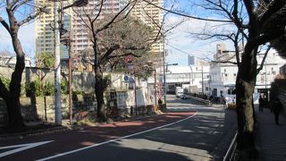 日暮里駅近くにあります