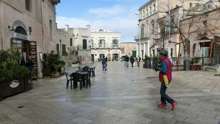 アルベロベッロからナポリに行く途中の小さな町でサッシで有名だそうです