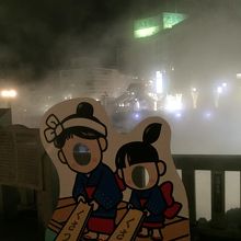 湯畑の記念撮影ポイントです。