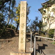 東海寺の墓地で、史跡に指定されている沢庵墓等が静かに建っています