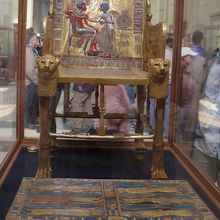 ツタンカーメンの玉座