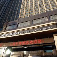 玄関は、表通りから入ったところ。