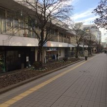 ここは二階で下の階にも降りられます