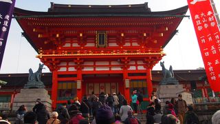 鳥居が有名ですが楼門も見ごたえあります。