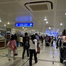イスタンブール、アタテュルク空港はいつも混んでいる