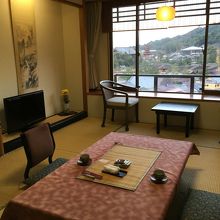 大鳥居、厳島神社、五重塔が見える客室