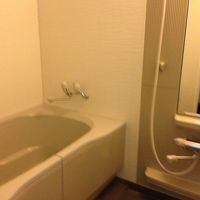 客室バスルームは普通　温泉に送迎してもらった