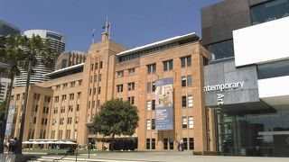 オペラハウスの目の前