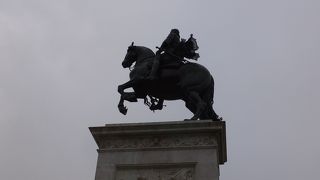 王宮の前の公園