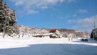 年末は雪不足のため部分開業