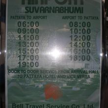 パタヤとスワンナプーム空港とのバスの出発時刻表です。