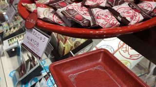 ここでは、あげ饅頭がおすすめで、２種類有るので、お好みで買ってみても良いと思います。