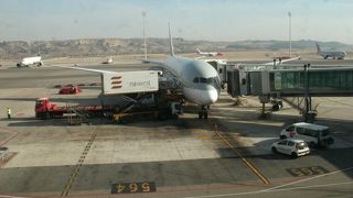 荷物受取は新交通システムで移動でした