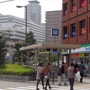 近畿日本鉄道・西日本旅客鉄道・大阪市交通局の駅で、大変、乗り換えが便利な駅となっています。