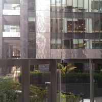 カーテン閉めないと丸見え