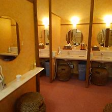 化粧水、乳液、綿棒、カミソリ、歯ブラシ等備品充実。