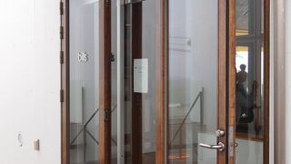 海沿いのカフェレストラン　bills