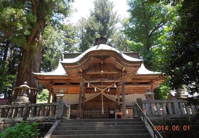 前九年の役の際、源義家がこの神社で戦勝祈願