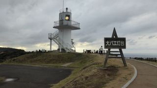 風に揺れる灯台