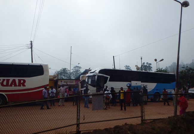 キガリからカンパラへのバス移動