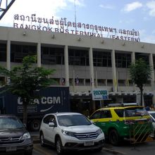 エカマイの東バスターミナルの全景です。移転の計画があります。