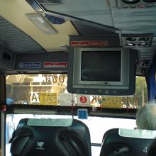 エカマイからパタヤに向かうバスが入線、乗り込んだ先のバスです