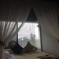 海が見える窓辺に、お昼寝用ベットがついています。