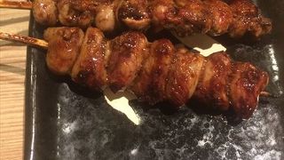 価格相当のコストパフォーマンスの良い、おいしい焼き鳥、特に、鳥皮を食べる事ができます。