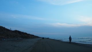 車に注意！な海岸です