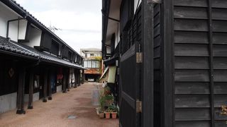 漆器づくりを間近に見られる