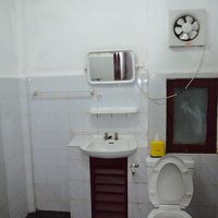 12ドルの部屋のバスルーム